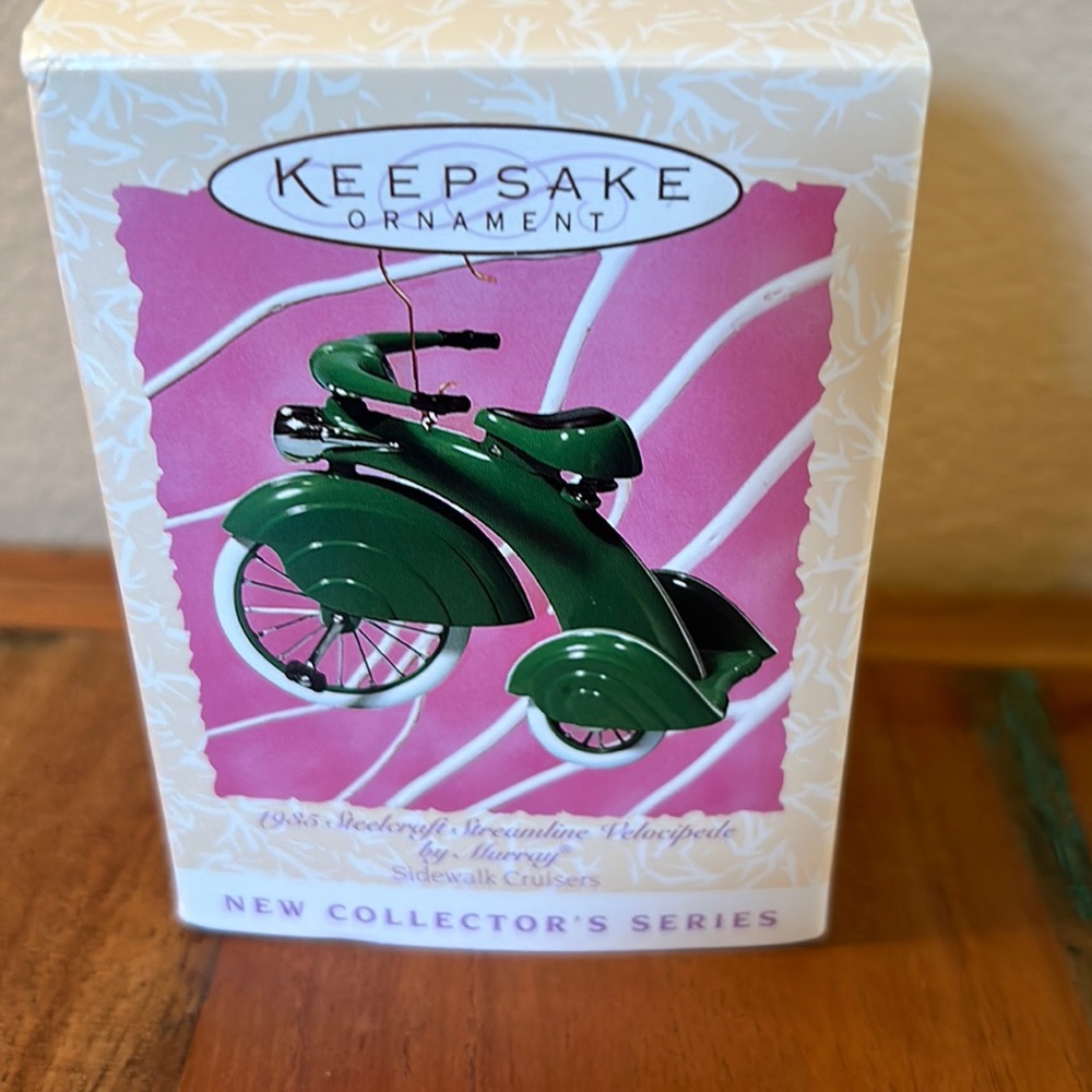 Hallmark Springtime collectors seriesSidewalk Cruiser